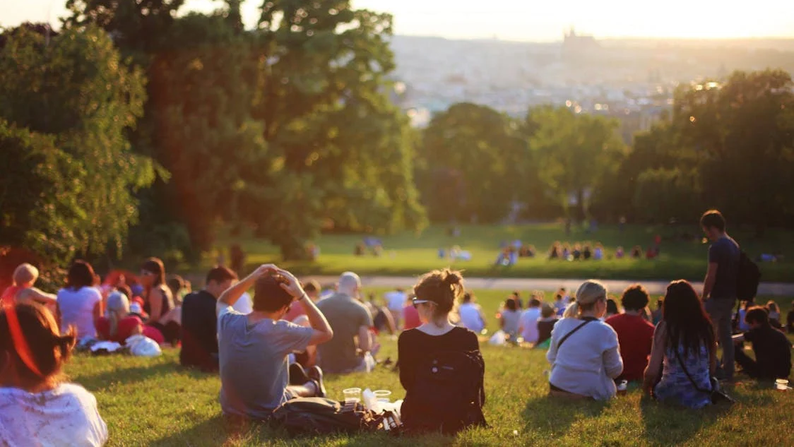 Zero-waste outdoor dining solutions, Plastic-free picnic packing tips